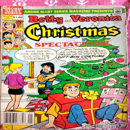 Betty And Veronica Christmas  (Archie Series)