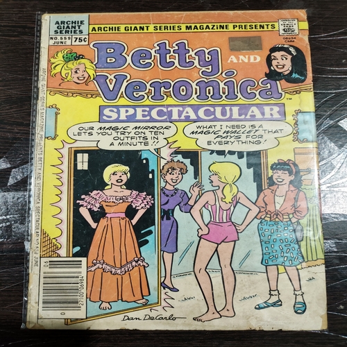 Betty And Veronica Spectacular .( Archie Gaint Series No.559 , June ) .