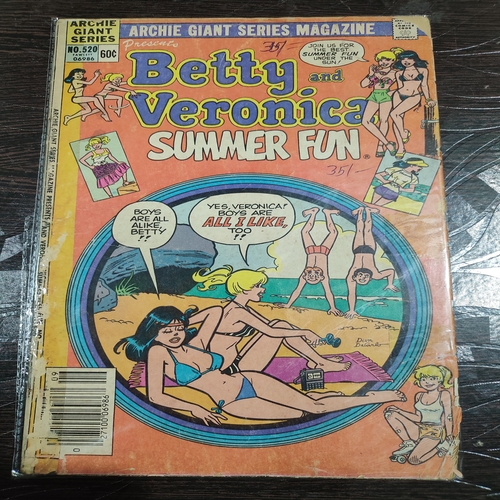 Betty And Veronica Summer Fun . ( Archie Giant Series No.520 ) .