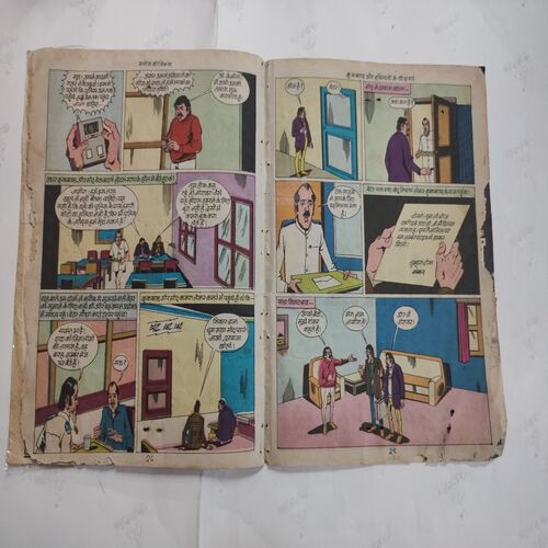 Crookbond Aur Hathiyaro Ke Saudagar .( Poor Condition , Magic Tape Used And Last Few Pages Are Confair Pintide And Corner Side Little Cut But Not Impact in Story ) .