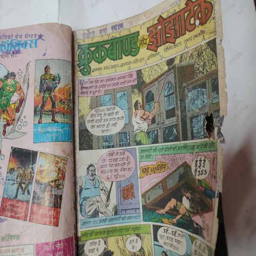 Crookbond Aur Jhojhatek .( First and last few pages are confair pintide , magic tape used , corner cut and first few pages are spine cut And Not impact in story ) .