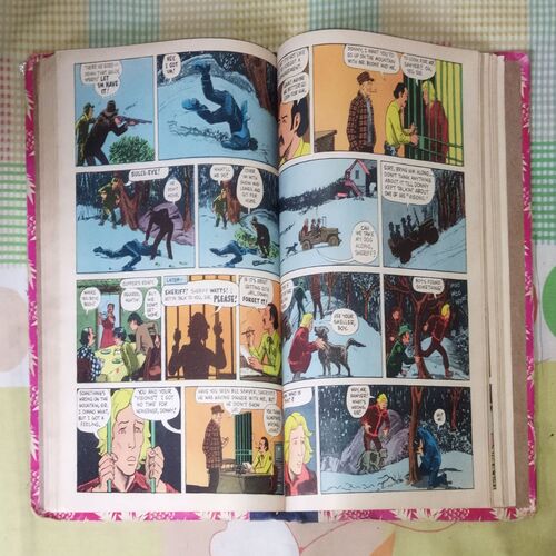 (INDRAJAL COMICS) (VOLUME-4) (10 IN 1 SINGLE BINDING), 1.> THE CALL OF THE JUNGLE, 2.> THE MAGIC SWORD , 3.> THE HORROR DUNGEONS THE SMUGGLER'S RING (PART-2), 5.> THE SMUGGLER'S RING (PART-1), 6.> THE STRANGLER'S TRAP, 7.> BETRAYAL OF THE OATH, 8.> THE HIDDEN VIPERS, 9.> EMBERS OF FURY (PART-2), 10.> EMBERS OF FURY (PART-1)