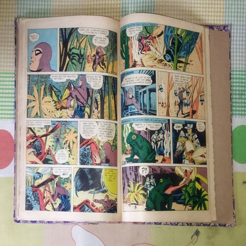 (INDRAJAL COMICS) (10 IN 1 SINGLE BINDING), 1.> THE GREEN-EYED MONSTER(PART-2), 2.>THE GREEN-EYED MONSTER(PART-3), 3.>THE WITCHES COVE, 4.> JALADASYUON KE JAAL MEIN (LANGUAGE-HINDI), 5.> VAHASHI SHAHJADA(LANGUAGE-HINDI), 6.> GHAGHAKATE SITAARE(LANGUAGE-HINDI), 7.> THE TREASURE TRAIL, 8.> BRUSH WITH DEATH, 9.> THE GAME OF TREACHERY, 10.> BEYOND THE BOILING RIVER