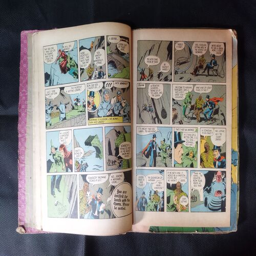 (INDRAJAL COMICS) (SINGLE BINDING 10 IN 1), 1.>THE SECRET OF THE BLUE MOUNTAIN, 2.>THE GREEN-EYED MONSTER (PART-1), 3.>THE GREEN-EYED MONSTER (PART-2), 4.>THE MILLION DOLLAR RANSOM, 5.>THE CONSPIRATORS' WEB (PART-1), 6.>SATAN'S DISCIPLES (PART-1), 7.>THE HORROR DUNGEONS, 8.>MAGNON'S GLORIOUS REIGN (PART-1), 9.>THE VICTIM AT DAREHOUSE, 10.>THE CHATEAU OF INTRIGUES
