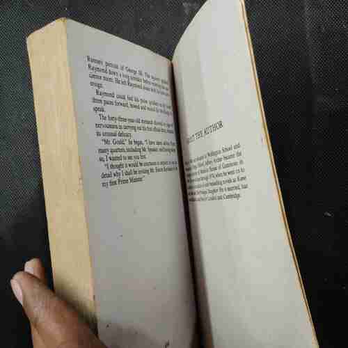 Jeffrey Archer .