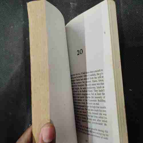 Jeffrey Archer .