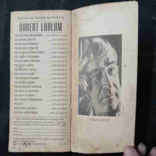 Robert Ludlum The Bourne ultimatum .