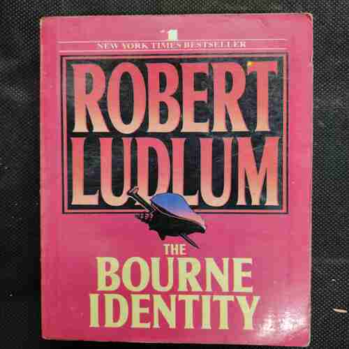 Robert Ludlum The Bourne Identity .