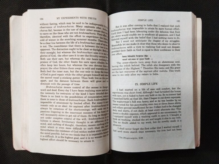 AN AUTOBIOGRAPHY OR The Story Of My Experiments With Truth ( M. K. Gandhi ) .