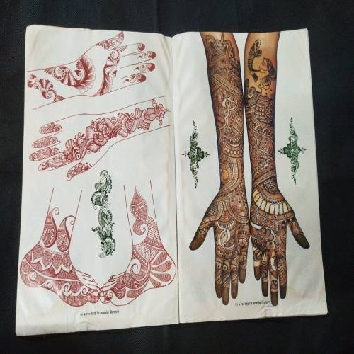 Meri Saheli ( 150 Mehendi designs ) .