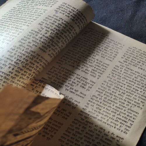 Parag . Edition : - ( Oct - 1983 ) Missing pages no. 9 , 10 , 13 , 14 , 41 & 42 Half Cut Pages And Story Damage & Magic Tape Used  .