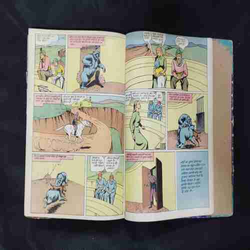 (INDRAJAL COMICS) (SINGLE BINDING- 10 IN 1) (LANGUAGE-ENGLISH & HINDI), 1.>BIHAD KE DAKU, 2.>JAHAREELEE TOLEE (PART-1), 3.>JAHAREELEE TOLEE (PART-2), 4.>KORABA KE HEERE, 5.>JUNJLE KA SONA, 6.>LUTERON KA KAAL 7.>22WA VETAL (PART-1), 8.>22WA VETAL (PART-2), 9.>DOOBA JAHAAJ KA RAHASY, 10.>VETAAL KA SATHI (PART-1).