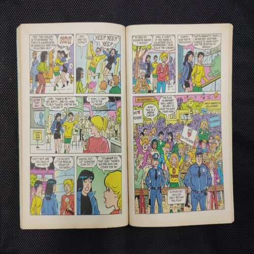BETTY AND VERONICA (NO-124)