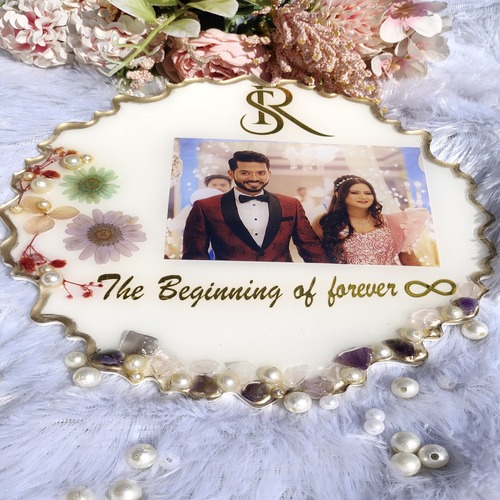 Tranding engagement resin photo frame.