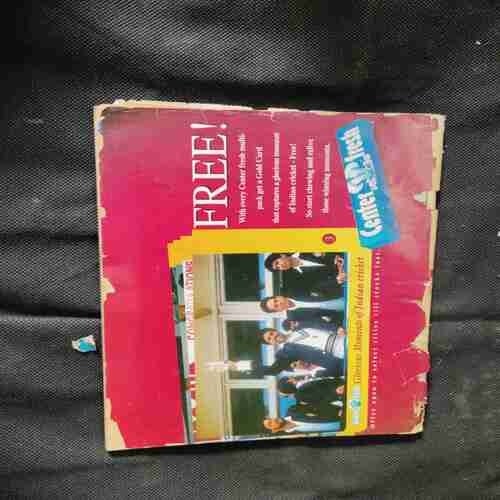 Diamond comics (Comic World) front cover down side littel cut.