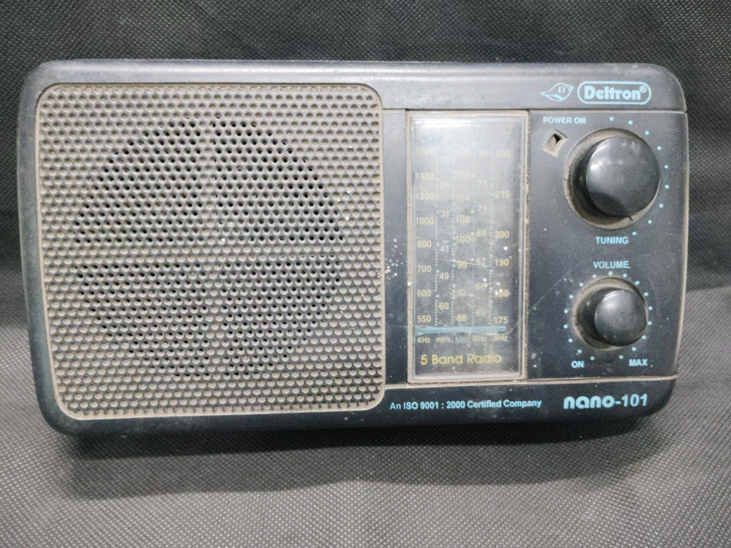 Antique Radio (Not working) .
