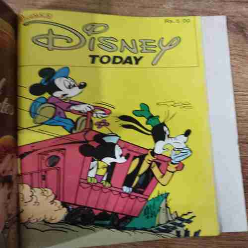 Disney Today (16 Comisc in 1 banding )(One page small cut )