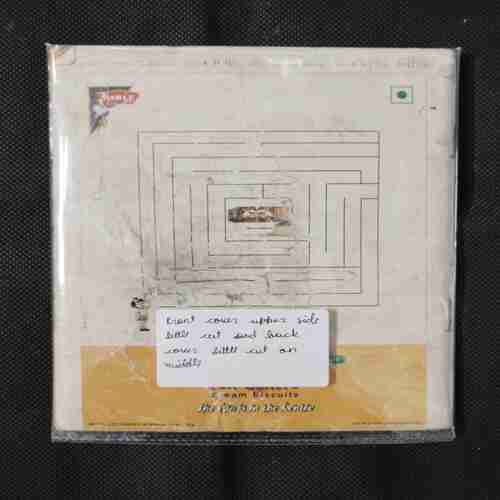 CHACHA CHAUDHARY AUR GURU BAMA (FRONT COVER UPPER SIDE LITTLE CUT AND BACK COVER LITTLE CUT ON MIDDLE)