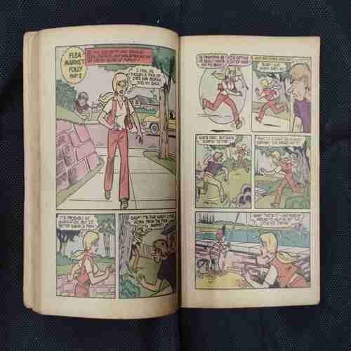 BETTY AND VERONICA  (NO-32)