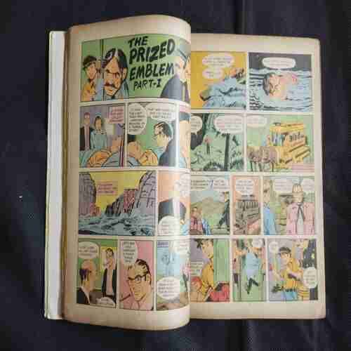 (INDRAJAL COMICS) (SINGLE BINDING- 6 IN 1) , 1.>SPLINTERS OF RAGE, 2.>THE TRIALS OF VALOUR (PART-1), 3.>THE HANGING SABRE, 4.>THE WEIRD WILLS, 5.>THE DREAM ISLAND, 6.>THE TRAUMA OF FEAR