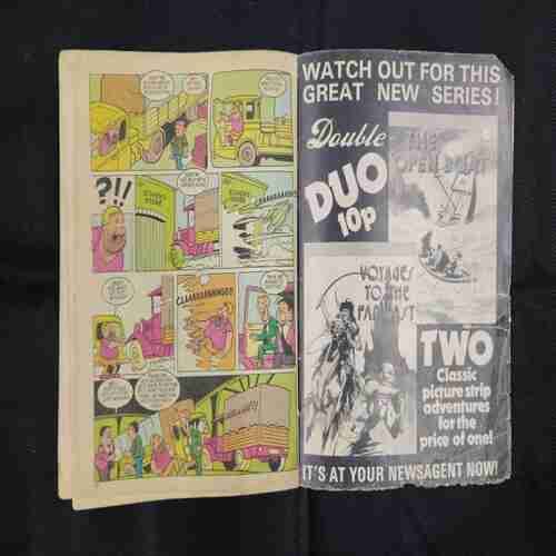 LAUREL AND HARDY (NO-124) (FRONT COVER DOWN SIDE BIG CUT)