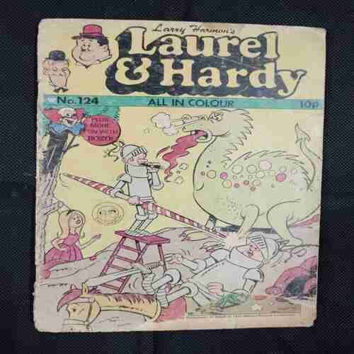 LAUREL AND HARDY (NO-124) (FRONT COVER DOWN SIDE BIG CUT)