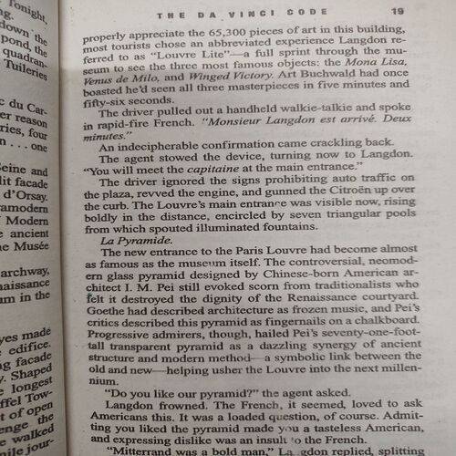 The Da Vinci Code Dan Brown .
