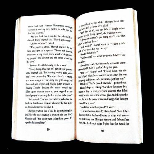 Nancy Drew ( Carolyn Keene ) .