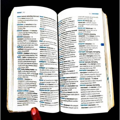 English - English - Hindi Dictionary .
