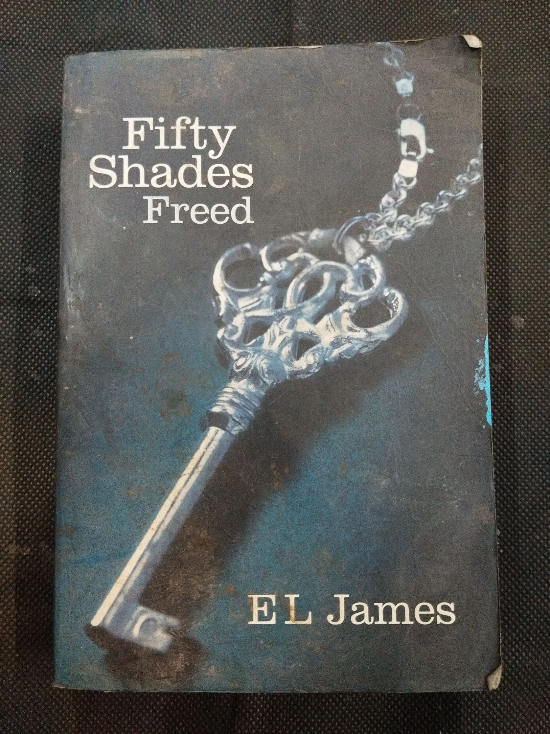 Fifty Shades Freed ( E. L. James ) .
