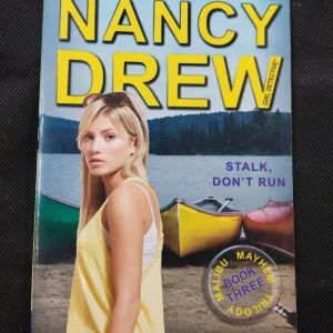 Nancy Drew ( Carolyn Keene ) .