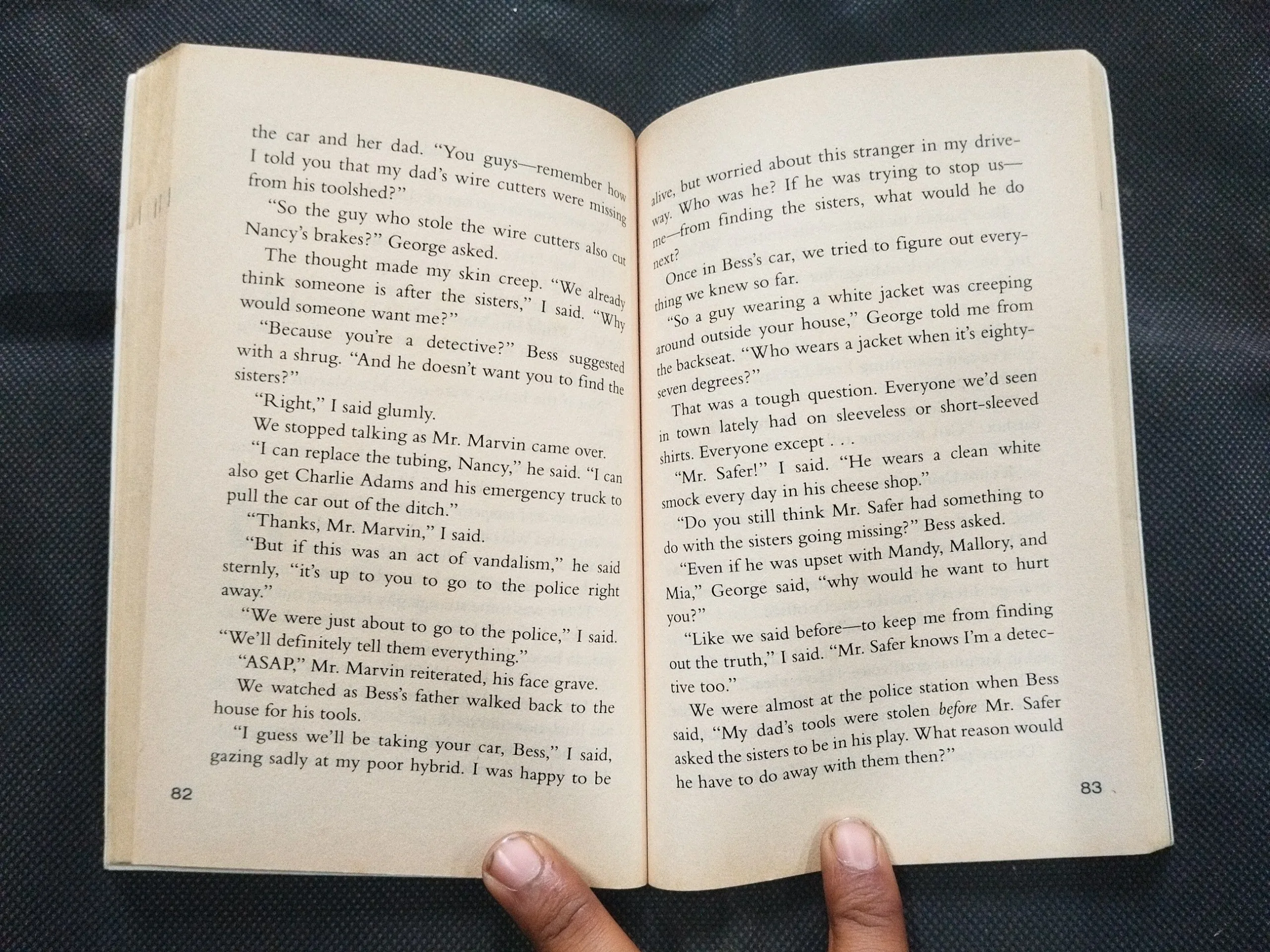 Nancy Drew ( Carolyn Keene ) .