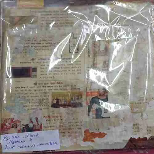 Meri saheli ( November 2015 ) ( pages are stuck together and last cover is not available )