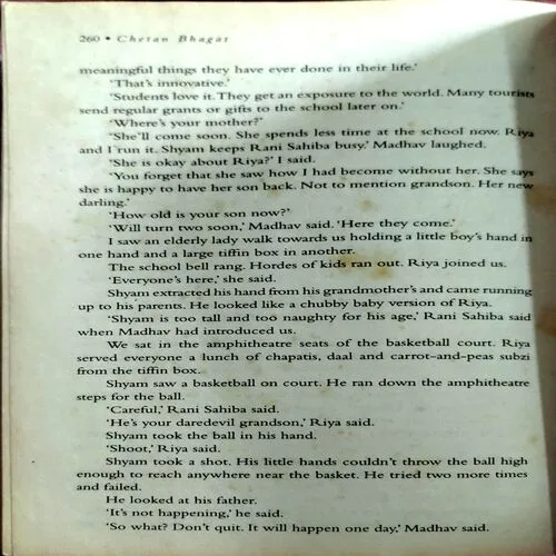 Half Girlfriend (No. of pages 260)