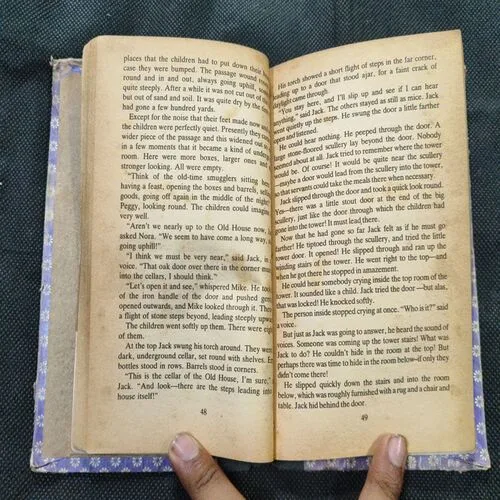 The Secret Of Spiggy Holes ( Enid Blyton ) .