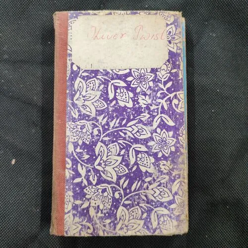 Oliver Twist ( Charles Dickens ) .