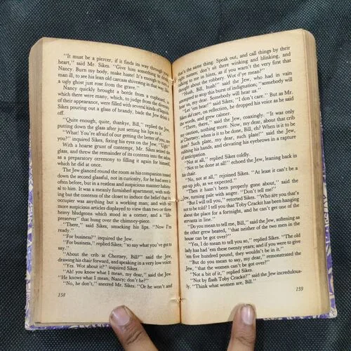 Oliver Twist ( Charles Dickens ) .