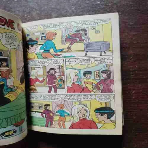 Betty And Veronica Double Digest ( No. 77 )