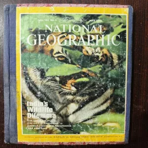 National Geographic ( May 1992 ) Some Pages Are Damage