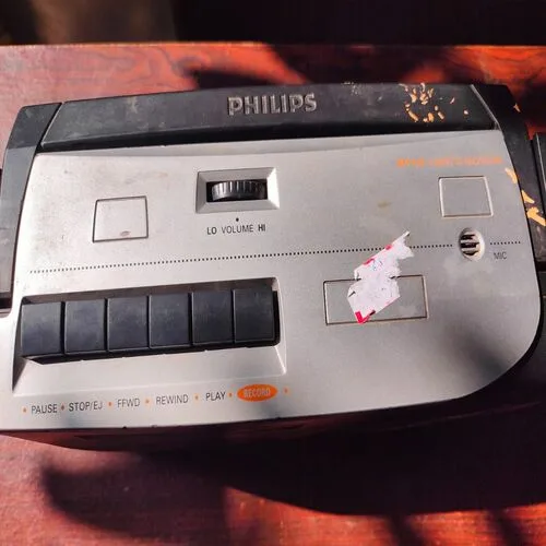 PHILIPS CASSETTE RECORDER (OLD-STYLE AUDIO CASSETTE TAPE RECORDER/PLAYER)