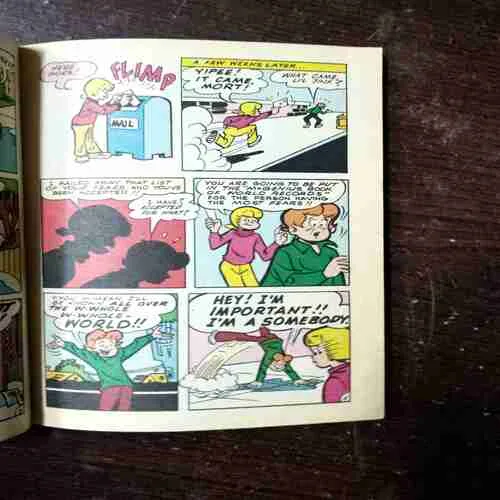 Betty V.S. Veronica ? ( Back Cover Is Missing )