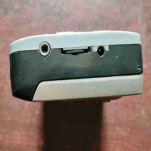CONGLI POCKET CASSETTE PLAYER BUILT IN SPEAKER CL-701(RADIO AND CASSETTE PLAYER )