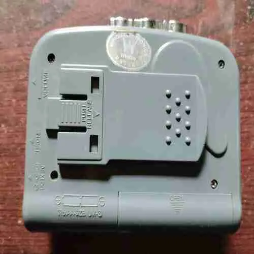 Document 18_92 WINGO DISCO LIGHT , WG-2731 , PORTABLE CASSETTE PLAYER AND RADIO WITH BUILT -IN SPEAKERS (RADIO AND CASSETTE PLAYER )