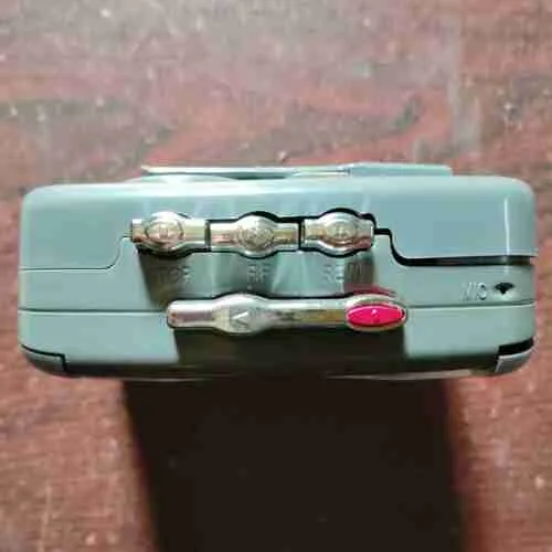 Document 18_93 WINGO DISCO LIGHT , WG-2731 , PORTABLE CASSETTE PLAYER AND RADIO WITH BUILT -IN SPEAKERS (RADIO AND CASSETTE PLAYER )