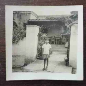 OLD PHOTOGRAPHS (NO.51)