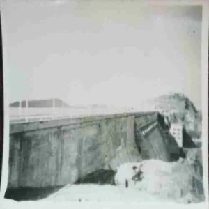 OLD PHOTOGRAPHS (NO.21)