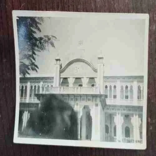 OLD PHOTOGRAPHS (NO.23)