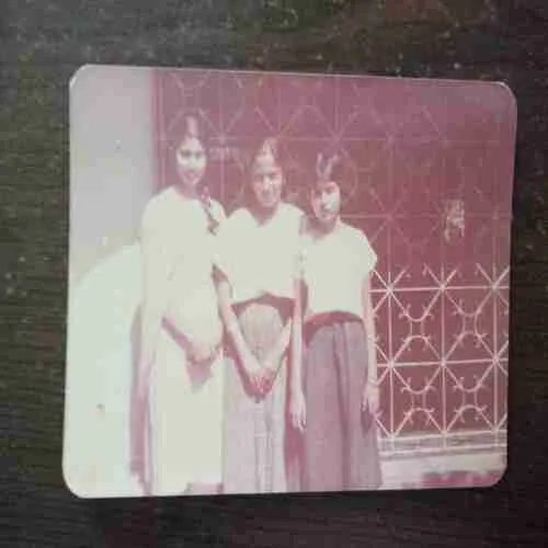 OLD PHOTOGRAPHS (NO.3)