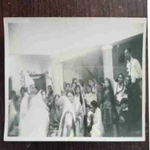 OLD PHOTOGRAPHS (NO. 27)