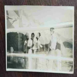 OLD PHOTOGRAPHS (NO.28)